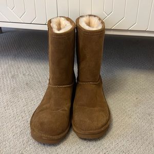 Fuzzy interior brown bear paw boots